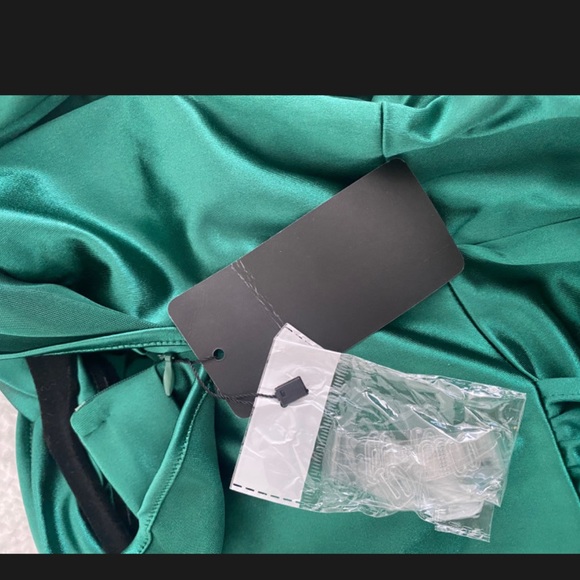 Missord gown, never worn, tag still attached, size small - Picture 4 of 4